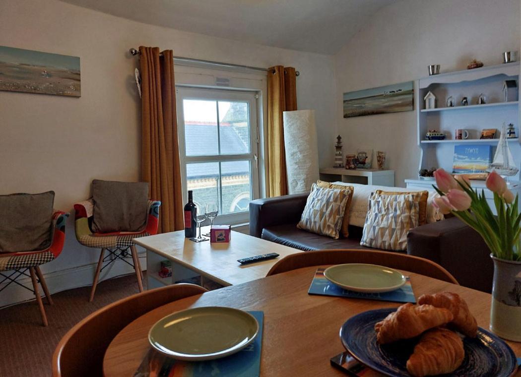 Salt Marsh Apartment Tywyn Esterno foto